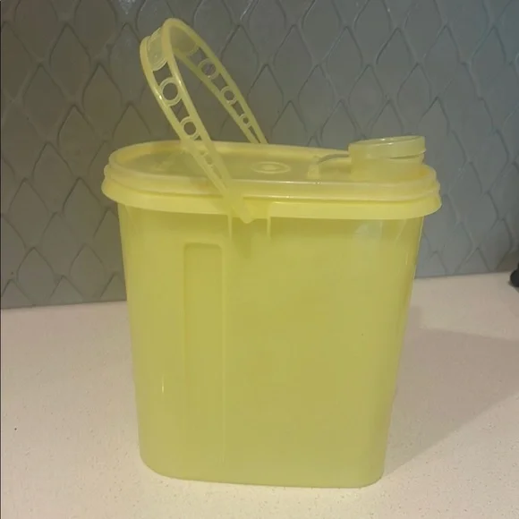 Tupperware Yellow Food Storage Container - Picture 1 of 2